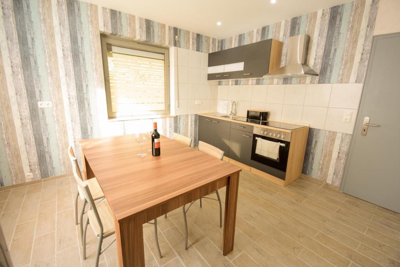 Mainzimmer - Business Apartments Hasloch  Екстериор снимка