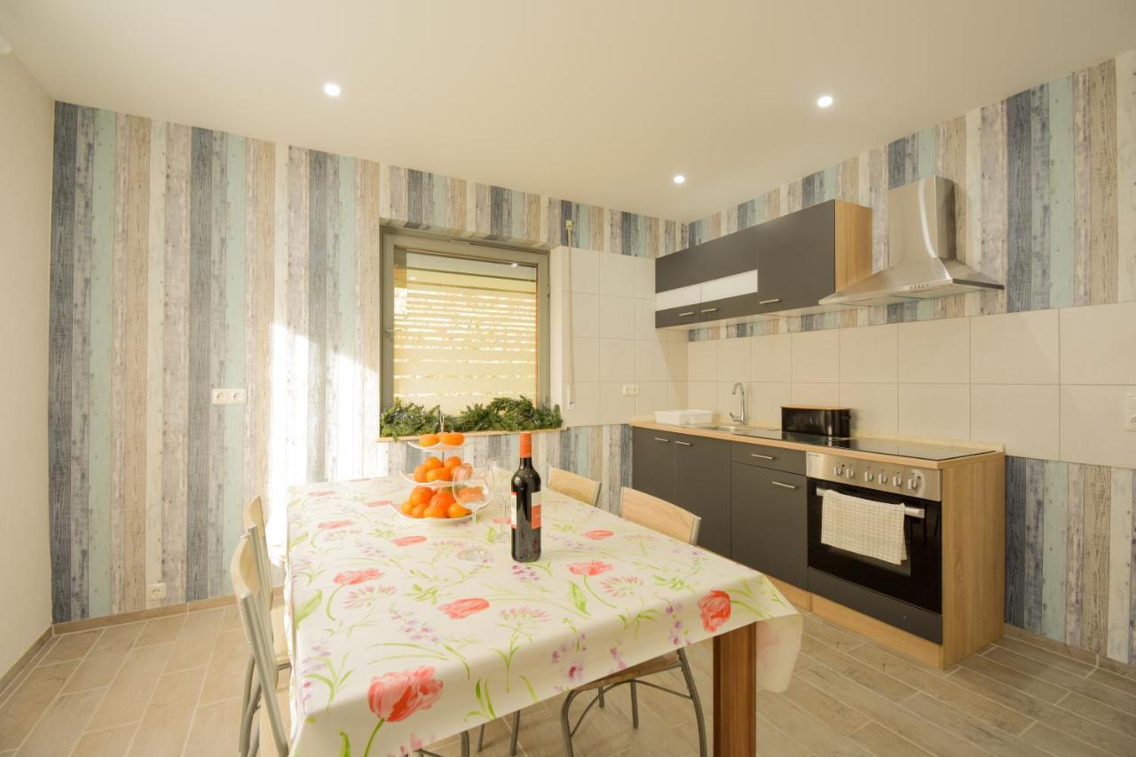 Mainzimmer - Business Apartments Hasloch  Екстериор снимка